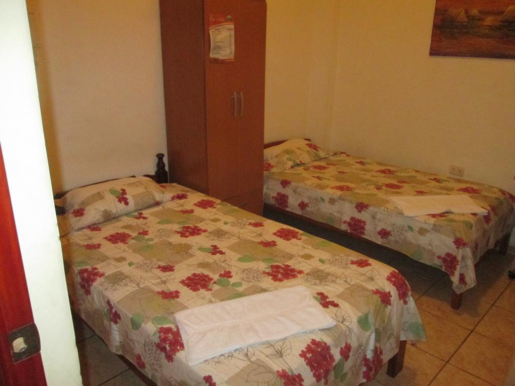 Residencia Casa Linda Hotel Iquitos Zewnętrze zdjęcie